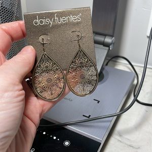 Daisy Fuentes earrings
